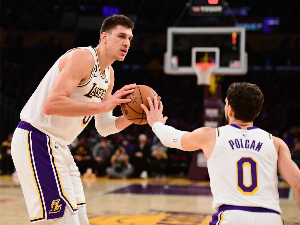 祖巴茨妙传波格丹三分命中，全面表现惊艳全场