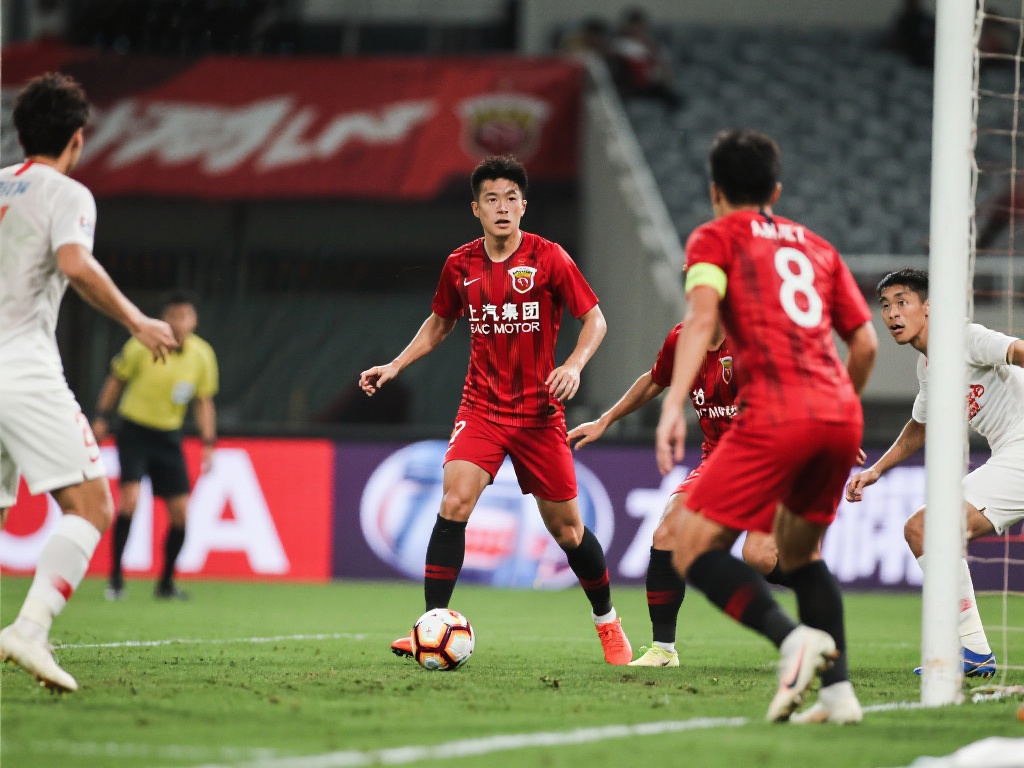 在这些比赛中，上海海港的防守漏洞频现，进